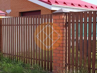 Забор из евроштакетника для загородного дома