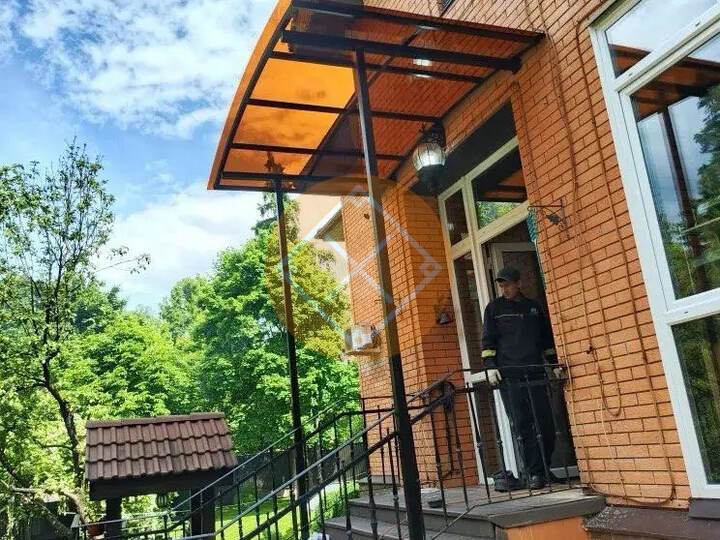 козырёк из сотового поликарбоната
